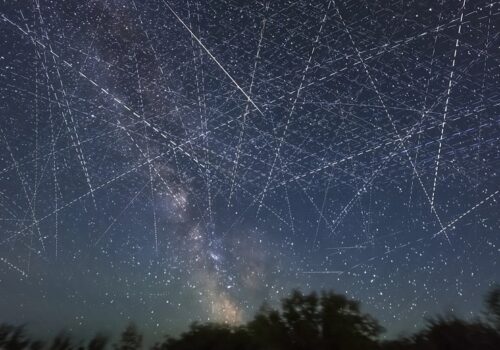 मस्कको स्टारलिङ्क स्याटेलाइट खतरनाक दरमा पृथ्वीमा खसिरहेको खुलासा