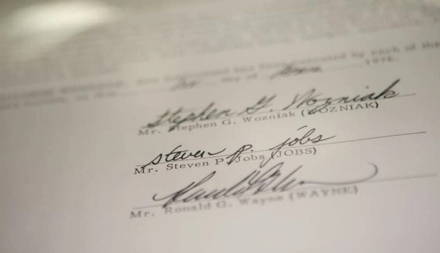 एप्पलको स्थापनाको बेला तयार पारिएको दस्तावेज लिलामीमा: लाखौं डलर प्राप्त हुने अपेक्षा