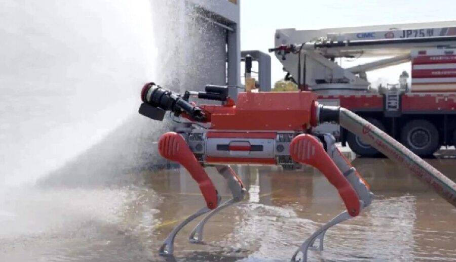 रोबोटहरूले आगो कसरी निभाउँछन् हेर्नुहोस्