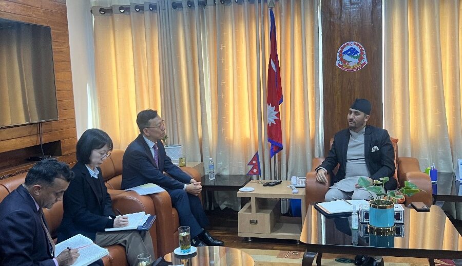 सञ्चारमन्त्री खरेलसँग गणतन्त्र कोरियाका राजदूत योङको शिष्टाचार भेट