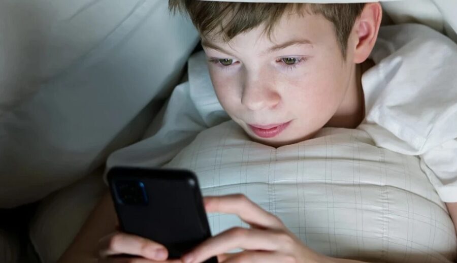 ईयूले १६ वर्ष मुनिका बालबालिकाका लागि सामाजिक सञ्जालमा प्रतिबन्ध लगाउन सक्ने