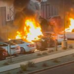 टेस्ला स्टोरमा ठूलो आगलागी, दर्जनौं कारहरू नष्ट