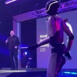 रोबोटसँग यसरी नाचे इलन मस्क