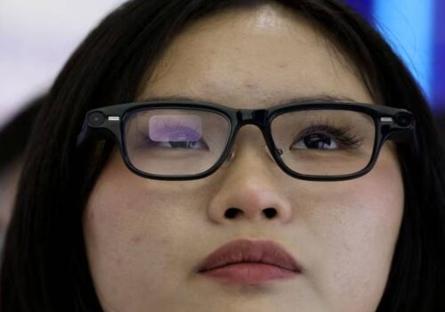 अलिबाबाले सार्वजनिक गर्यो क्वार्क एआई चश्मा: मेटालगायतका उत्पादनलाई ठाडो चुनौती