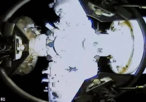 चीनको मानव अन्तरिक्ष उडान एजेन्सीद्वारा शेनझाउ–२० यानको पृथ्वी फर्कने तालिका स्थगित