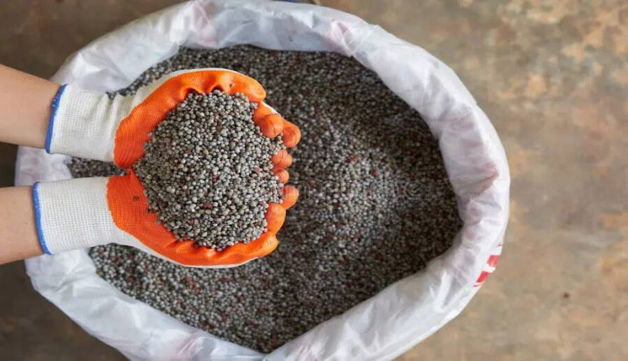 रासायनिक मल किसानलाई पुग्ने गरी ‘अनलाइन सिस्टम’ विकास गर्दैछौँ : मन्त्री परियार