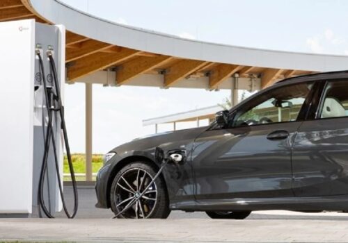 युरोपमा पहिलो पटक प्लग–इन हाइब्रिडले डिजेल कारहरूलाई उछिने: विद्युतीय सवारी साधनहरू तेस्रो स्थानमा