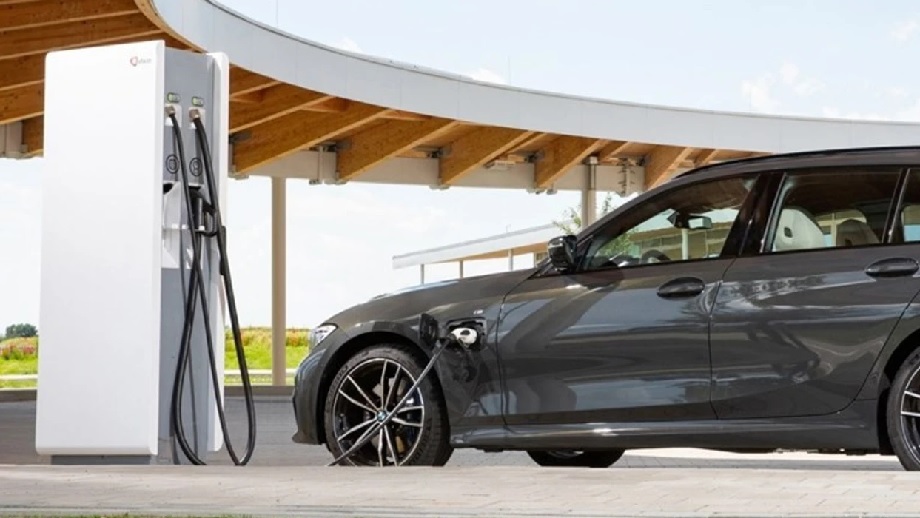 युरोपमा पहिलो पटक प्लग–इन हाइब्रिडले डिजेल कारहरूलाई उछिने: विद्युतीय सवारी साधनहरू तेस्रो स्थानमा