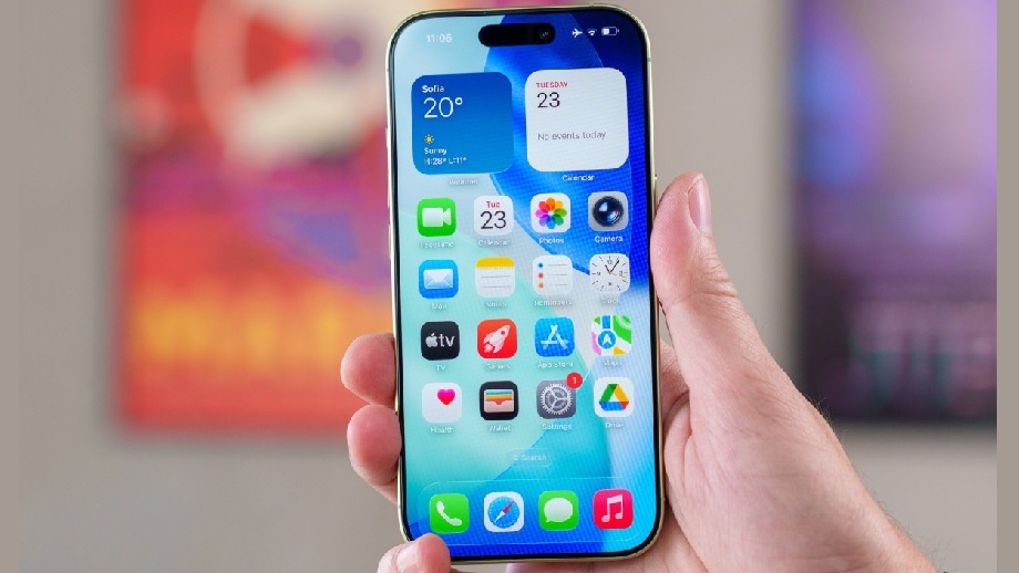 आईफोन १७ सिरिजको उत्कृष्ट मागका कारण विश्वव्यापी स्मार्टफोन ढुवानी १.५ प्रतिशतले बढ्ने अनुमान