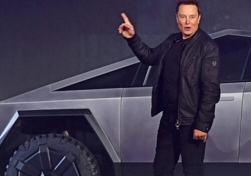 टेस्लाले युरोपमा मोडेल ३ को नयाँ संस्करण लन्च गर्यो