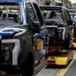 फोर्ड विद्युतीय सवारी साधन योजनाबाट पछि हट्यो र एफ१५० लाइटनिङको उत्पादन बन्द गर्यो; अर्बौं घाटा हुने अनुमान