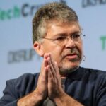 एप्पलको एआई प्रमुख राजीनामा दिँदै: को आउँदैछन् उनको ठाउँमा?