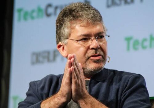 एप्पलको एआई प्रमुख राजीनामा दिँदै: को आउँदैछन् उनको ठाउँमा?