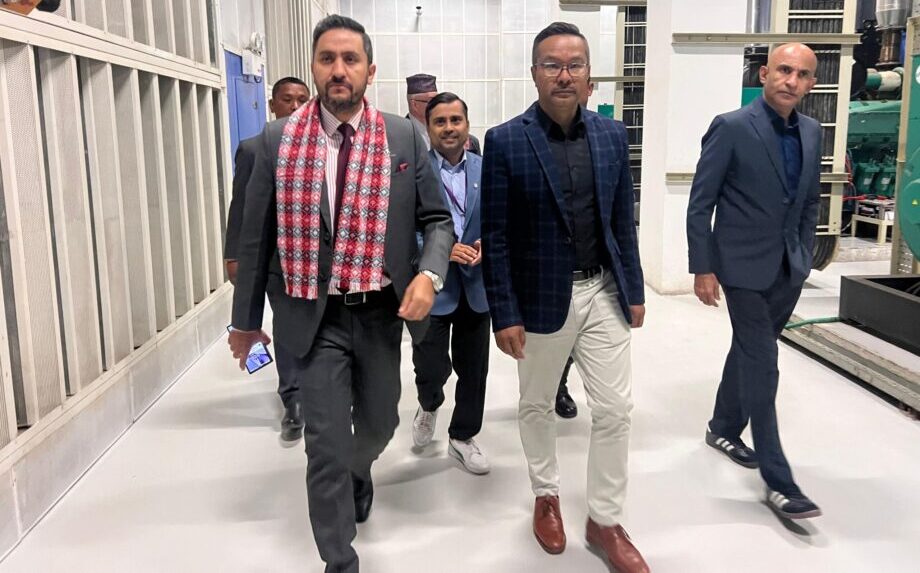 एनसेललाई सञ्चारमन्त्री खरेलको सुझाव- जिम्मेबार बनेर व्यवसाय गर्नुस्, क्लिन बिजनेस र क्लिन सेवा दिनेमा सरकारले सहयोग गर्छ