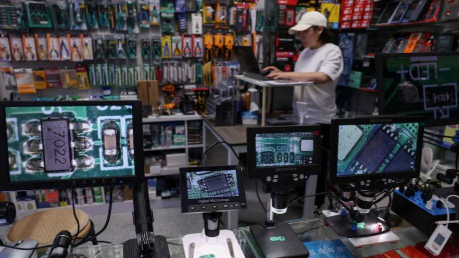 एआई पूर्वाधारमा बढ्दो लगानीका कारण मेमोरी चिपको आपूर्तिमा समस्या: रिपोर्ट