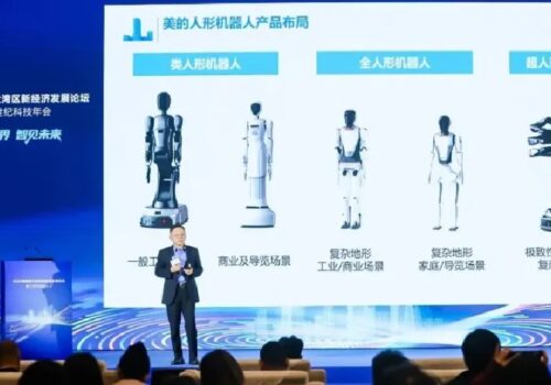 विश्वको पहिलो सिक्स–आर्म ह्विल–लेग ह्युमनोइड रोबोट अनावरण