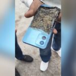 खल्तीमा रहेको मोटोरोला फोनमा यसरी लाग्यो आगो
