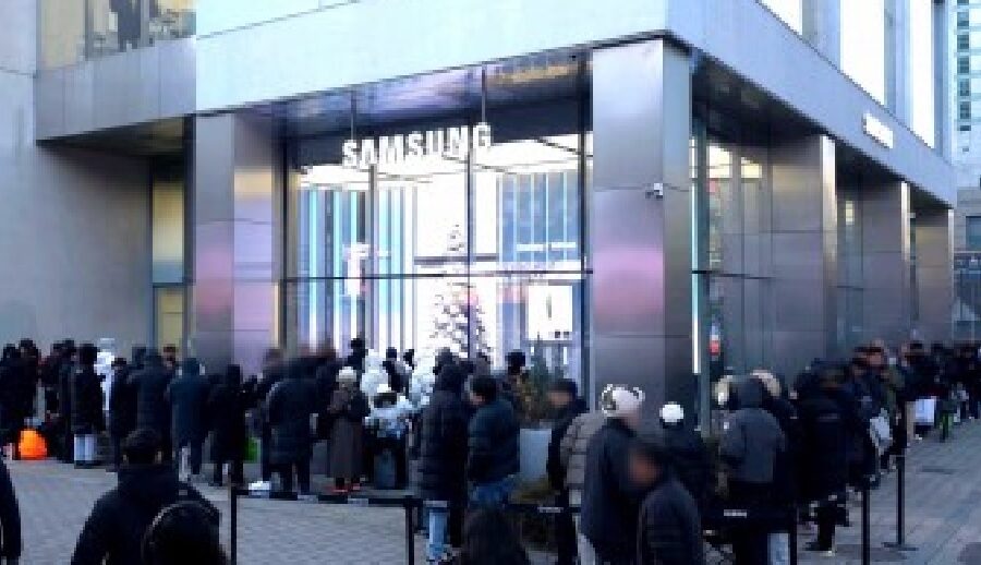 कोरियामा फेरि सामसङ ग्यालेक्सी जेड ट्राइफोल्ड सोल्ड आउट भयो