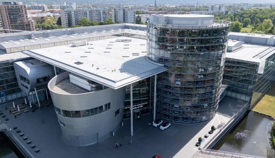 फक्सवागनले कार उत्पादन बन्द गर्दै प्रतिष्ठित ड्रेसडेन कारखानालाई एक नवप्रवर्तन केन्द्रमा रूपान्तरण गर्ने