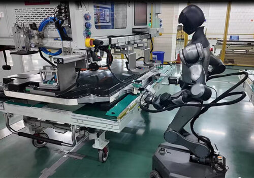 सीएटीएलले विश्वको पहिलो ह्यूमनोइड रोबोटद्वारा संचालित ब्याट्री प्याक उत्पादन लाइन सुरु गर्यो