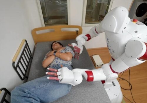 जापानले डिमेन्सिया संकटको सामना गर्दै; के प्रविधिले मद्दत गर्न सक्छ?