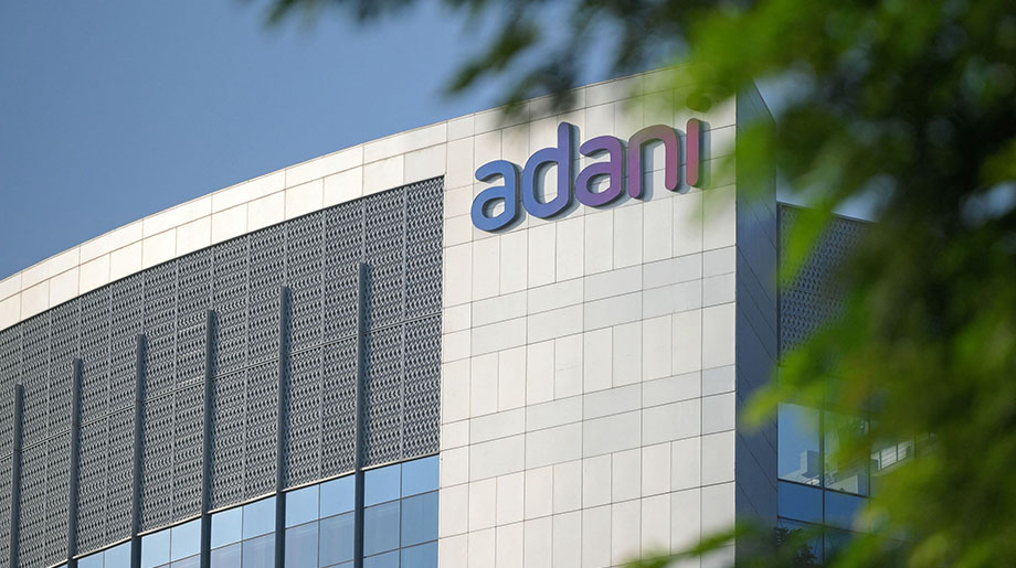 अडानी समूहले एआई–रेडी डाटा सेन्टर निर्माण गर्न एक खर्ब डलर लगानी गर्ने
