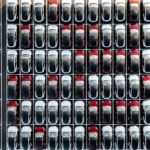 क्यालिफोर्नियाका गभर्नरले राज्यस्तरीय ईभी कर छुटका लागि २०० मिलियन डलर छुट्याउने