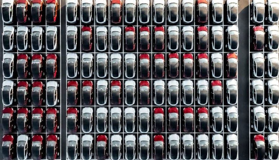 क्यालिफोर्नियाका गभर्नरले राज्यस्तरीय ईभी कर छुटका लागि २०० मिलियन डलर छुट्याउने