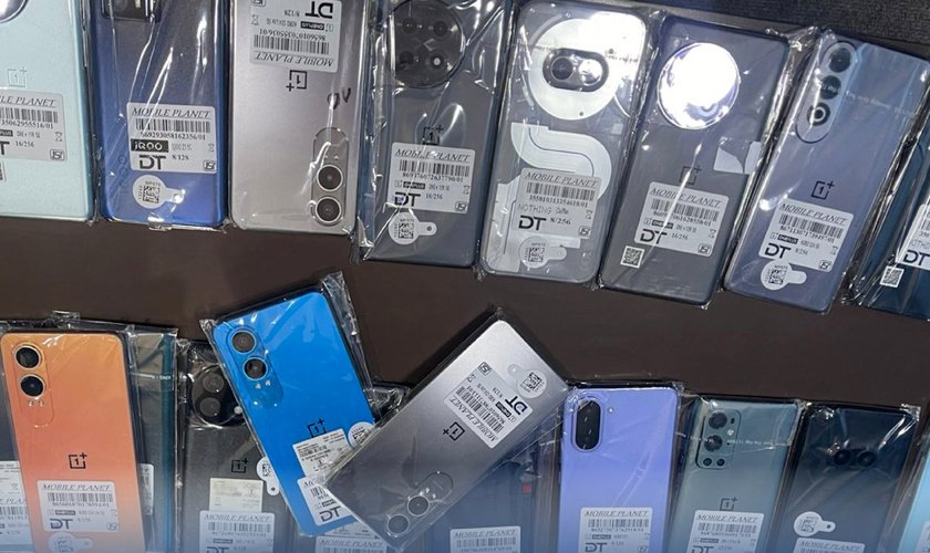 नागढुंगाबाट २४ लाख ५० हजार रुपैयाँ बराबरका ५० थान मोबाइल बरामद