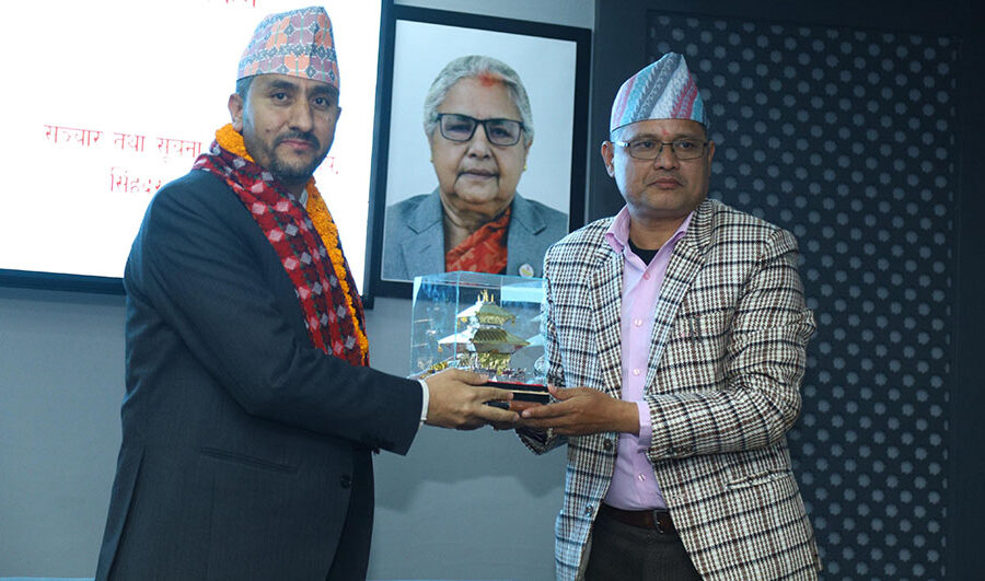 सञ्चार मन्त्रालयद्वारा मन्त्री खरेलको बिदाइ