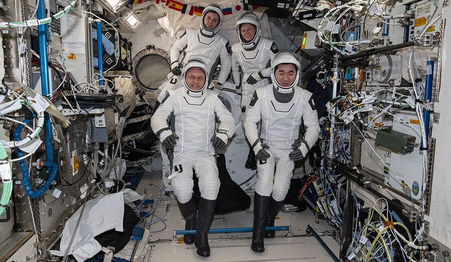 नासाको पहिलो मेडिकल निकासीमा चार अन्तरिक्ष यात्री पृथ्वी फर्कँदै