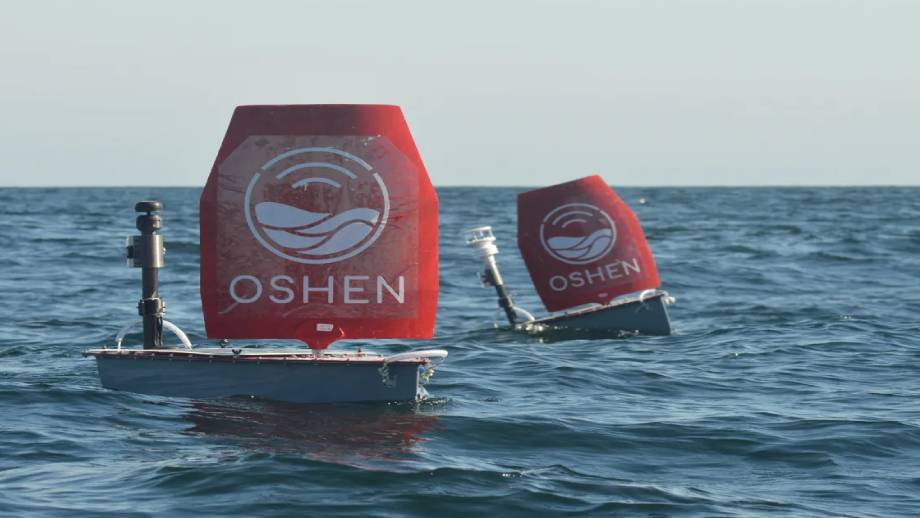 ओशेनले बनायो श्रेणी–५ को आँधीमा तथ्याङ्क सङ्कलन गर्ने पहिलो महासागरीय रोबोट