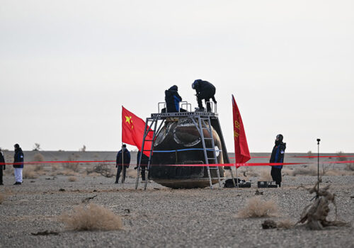 चीनको शेनझोउ–२० अन्तरिक्ष यान पृथ्वीमा सुरक्षित अवतरण