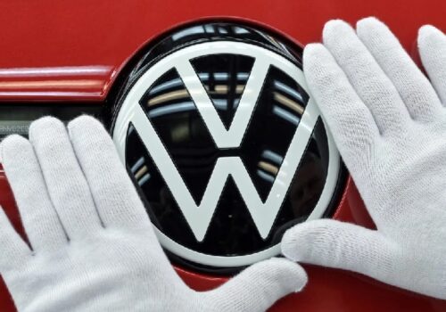 फक्सवागन र पोर्शले अमेरिकामा ५ लाखभन्दा बढी सवारी साधनहरू अस्थायी रूपमा फिर्ता बोलायो