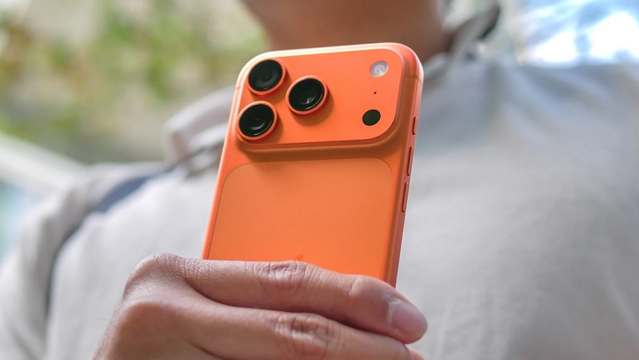 आईफोन १८ सिरिजको “आश्चर्यजनक” मूल्य हुन सक्ने विज्ञहरूको चेतावनी