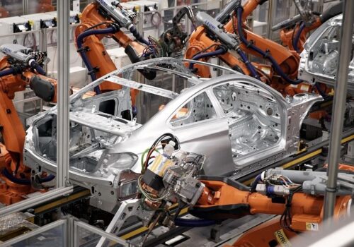 रोबोटहरूले सम्पूर्ण कार बनाउने विश्वको पहिलो कारखाना वास्तविकतामा परिणत हुँदै