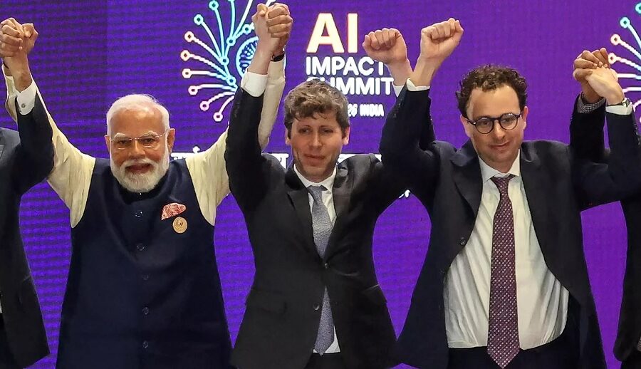 ओपनएआई र एन्थ्रोपिक मालिकहरू बीच स्पष्ट तनाव – फोटो खिच्दा एक अर्काको हात समात्न अस्वीकार गरे