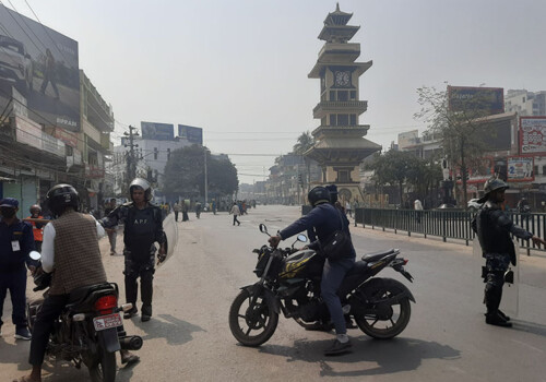 अवैध रूपमा भारतबाट नेपाल भित्र्याइएका २२ थान इलेक्ट्रिक स्कुटर नियन्त्रणमा