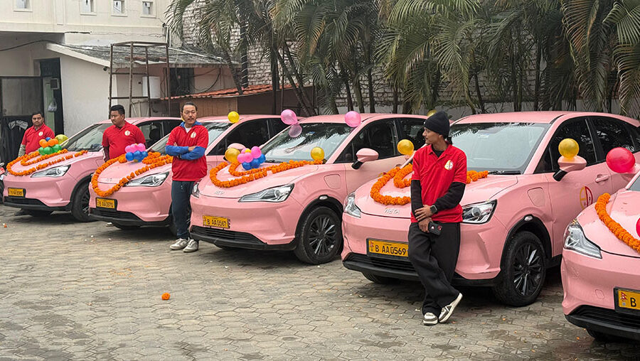 नेपालगञ्जमा विद्युतीय ट्याक्सी ‘ई–ड्राइभ नेपाल’को सेवा शुभारम्भ