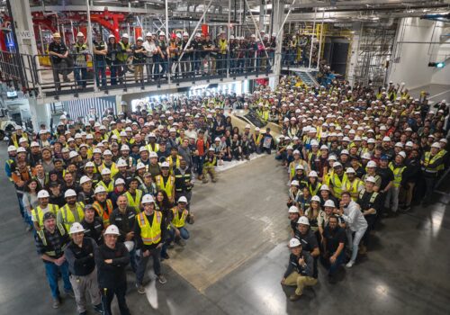 टेस्लाले अमेरिकाको टेक्सासमा निर्मित पहिलो साइबरक्याब अनावरण गर्यो