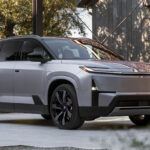 टोयोटाले हाइल्याण्डर ईभी प्रस्तुत गर्यो, ५०० किलोमिटर भन्दा बढीको रेन्ज