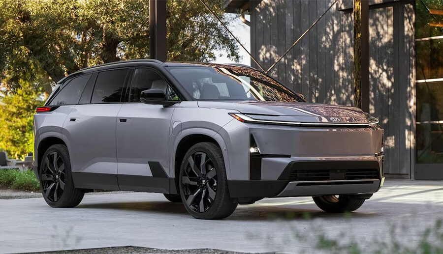 टोयोटाले हाइल्याण्डर ईभी प्रस्तुत गर्यो, ५०० किलोमिटर भन्दा बढीको रेन्ज