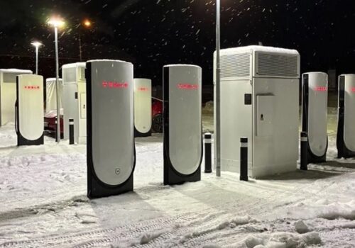 डिजेल प्रयोग गरेर चलाइँदैछ स्वीडेनमा रहेको टेस्लाको यो विद्युतीय चार्जिङ स्टेशन