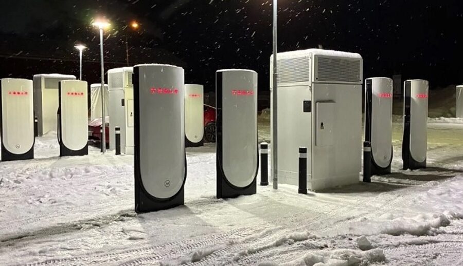 डिजेल प्रयोग गरेर चलाइँदैछ स्वीडेनमा रहेको टेस्लाको यो विद्युतीय चार्जिङ स्टेशन