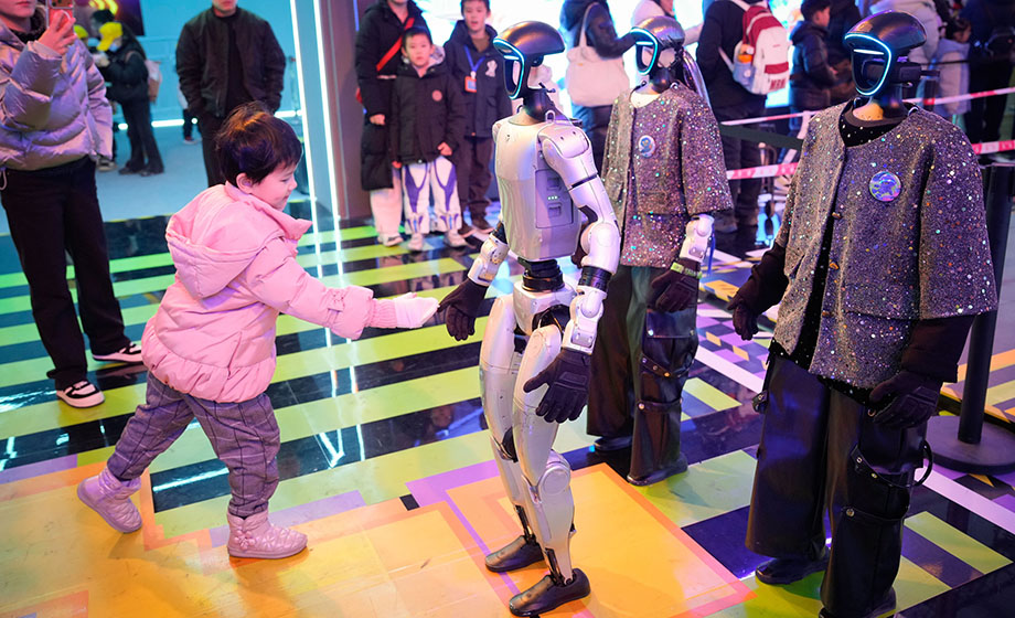 चीनको चन्द्र नयाँ वर्षको उत्सवका लागि ह्युमोइड रोबोटहरु तयार