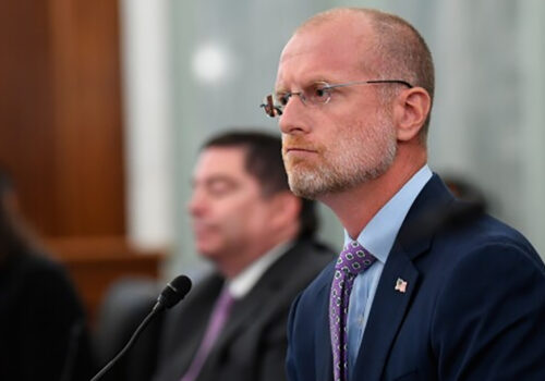 स्पेसएक्स डाटा सेन्टर योजनाको विरोध गरेपछि एफसीसी अध्यक्षले अमेजनको सुस्त प्रक्षेपणको आलोचना गरे