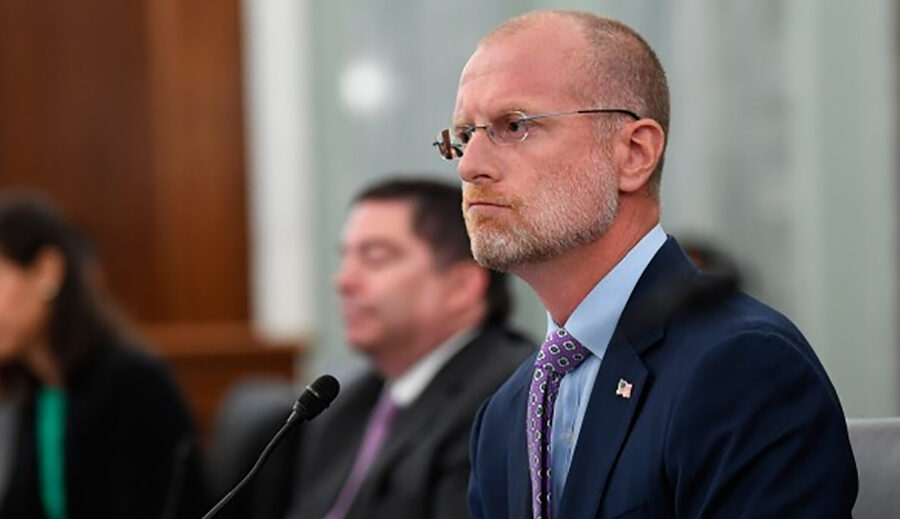 स्पेसएक्स डाटा सेन्टर योजनाको विरोध गरेपछि एफसीसी अध्यक्षले अमेजनको सुस्त प्रक्षेपणको आलोचना गरे