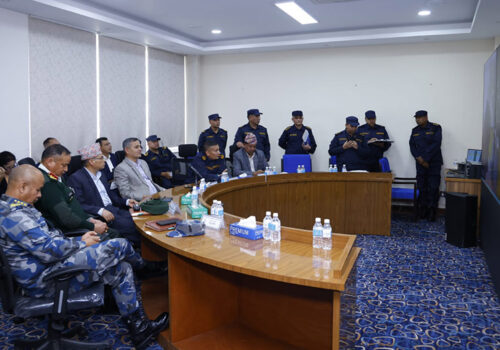 गृहमन्त्री अर्यालद्वारा निर्वाचन व्यवस्थापन सूचना प्रणाली निरीक्षण, संवेदनशील स्थलमा भिडियो सर्भिलेन्स क्यामरा सहितको रेडियो सेट