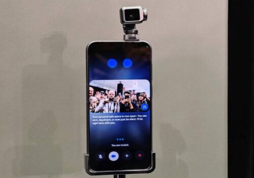 हाम्रो रोबोट फोन ‘टाउको हल्लाएर प्रतिक्रिया दिन सक्छ र संगीतको तालमा नाच्नसमेत सक्छ’: अनर