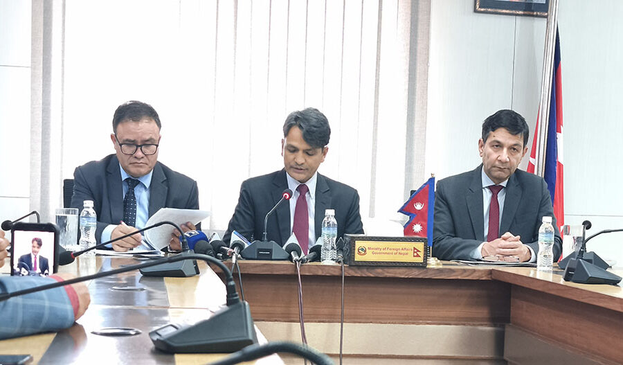 पश्चिम एशिया क्षेत्रमा जारी युद्ध बारे त्रास फैलाउने फोटो/भिडियो सामाजिक सञ्जालमा राख्ने सात नेपाली पक्राउ